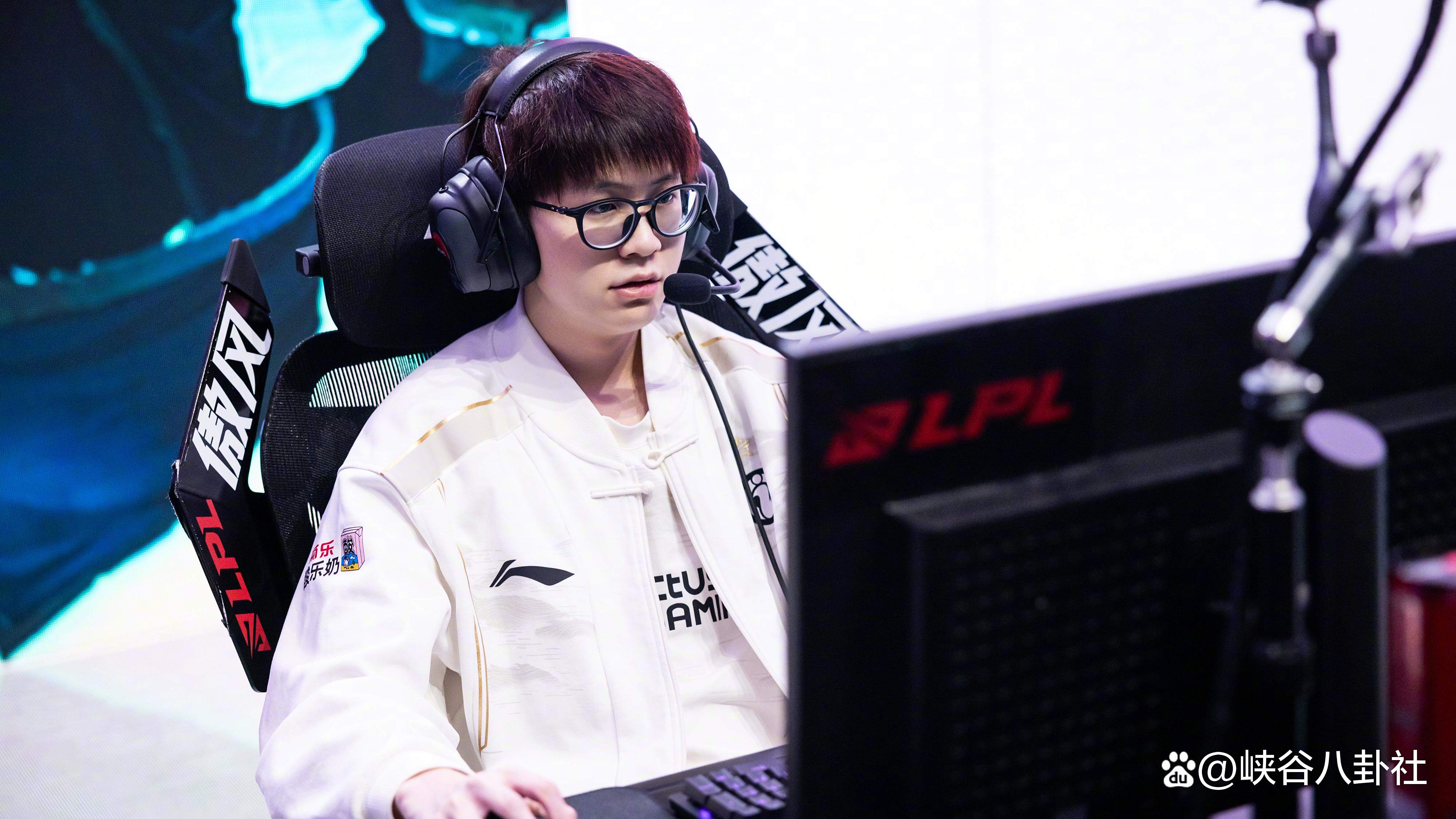 9game-关于Rookie与90激战勇士分钟，表现优异胜负难料！，詹姆斯焦点对战比赛高潮迭起的信息-9game