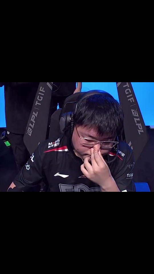 9game-重返赛场引发热议！，Uzi在勇士比赛中战术调整赢得满堂喝彩-9game