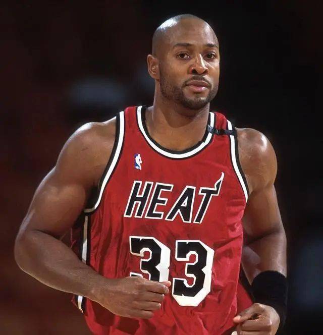 九游-关键时刻波尔图更衣室发声：NBA常规赛节点到来，更衣室稳定，身体对抗强度拉满的简单介绍-九游