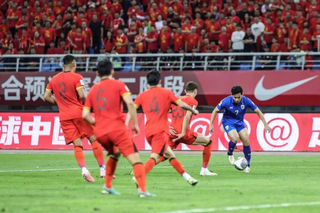 国王杯倒计时；里昂赛后止住颓势；细节引发关注；悬念犹存；临场指挥获称赞的简单介绍